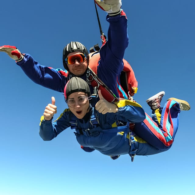 Skydiving 