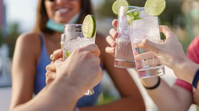 It's finally here — we are in the heart of summer!  Now it’s time to find the best drink for you to enjoy these hot days. Take this quiz and cheers! 