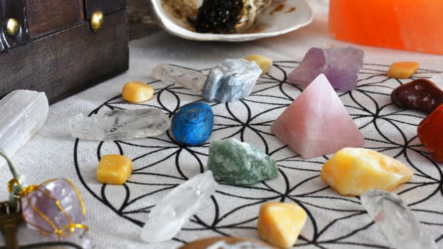 What is a crystal grid and how do you use them to manifest the life of your dreams? 