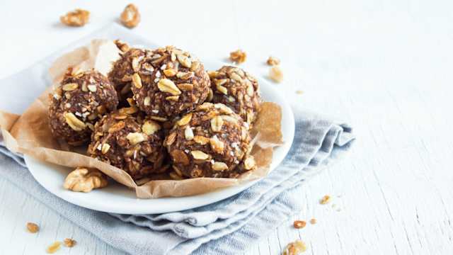 When you're hankerin' for a snack, you know it's gotta be chocolate! Check out these easy-to-make totally delicious, healthy, chocolate snacks! 