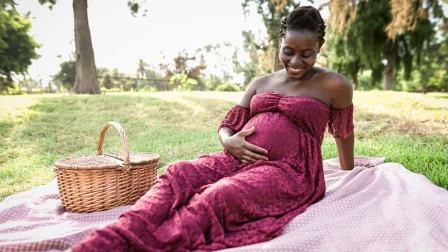 You can find great maternity outfits  no matter your price point.  The key to finding the best maternity outfits is to find clothes that are versatile and that you can wear over and over again in different ways and styles. Check out these amazing outfits that are categorized into cheap, medium value, and expensive! 