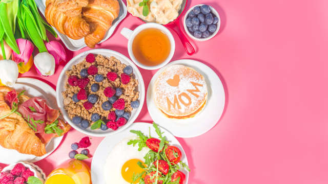 Ah, brunch, the best time of the day. Choose your brunch faves and we'll reveal your perfect color match! 