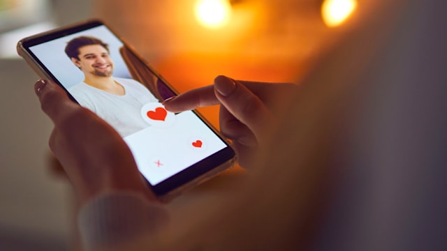 Tell us your dating habits and we'll tell you what color you should wear on your next date! 