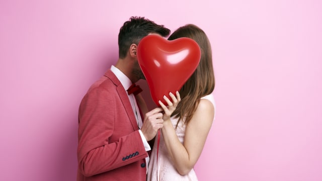 Have you ever questioned how you share and experience love? This quiz will help narrow down your love type. 