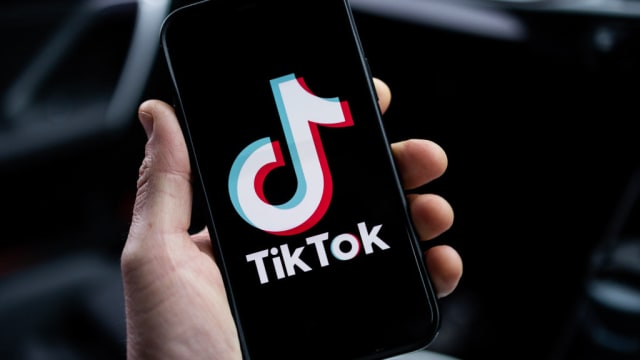 There are so many crazy trends on TikTok right now including lip-syncs, dances, and strange hashtags. Which trend suits your personality? This quiz will reveal it.  